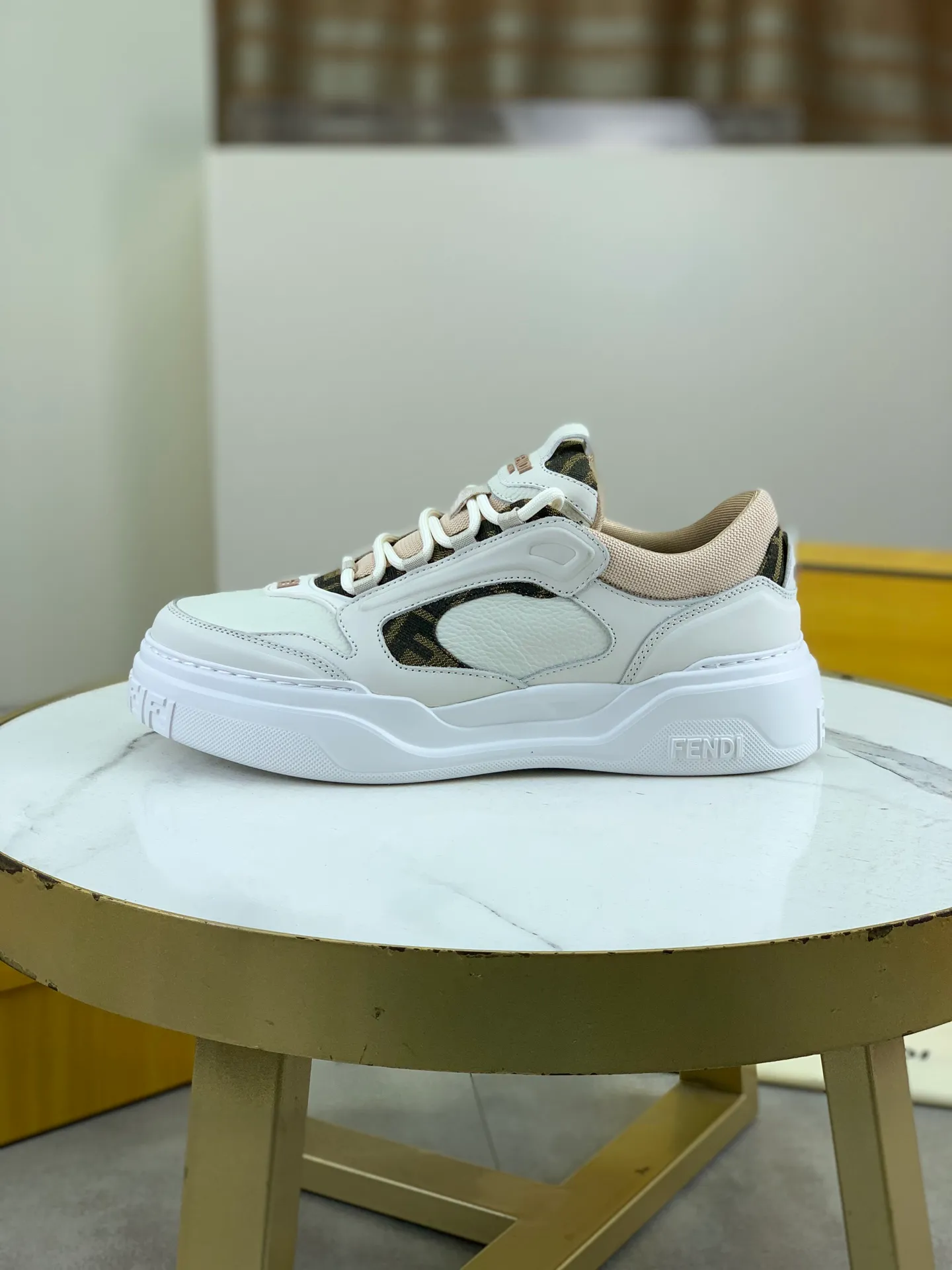 Men's men's shoes 💰P760 new style 💰💎💎💎 summer hot style [FENDI Fendi] top version 🆕New sneakers, wavy soles engraved with original words. Embossed Fendi Flow lettering on the heel. The upper is made of high-end calfskin and breathable materials. Original lining with tone-on-tone details decorated with innovative handcrafting techniques. Ultra-light and wear-resistant TPU and IP foam soles, overall lightweight and comfortable. Size:39-44 (38 45 can be customized)